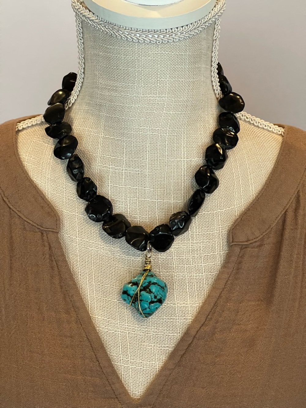 Black Agate Chunky Beaded Necklace with Howlite Pendant - Women Jewelry